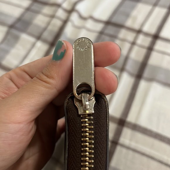 SOLD Louis Vuitton monogram zippy wallet (long wallet) - Picture 3 of 11